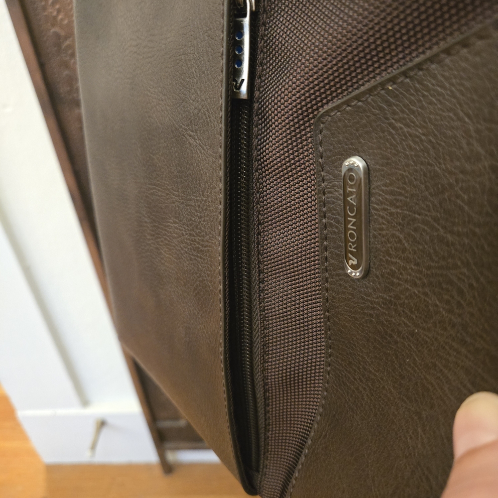 Roncato Correspondent Bag - Picture 4 of 16